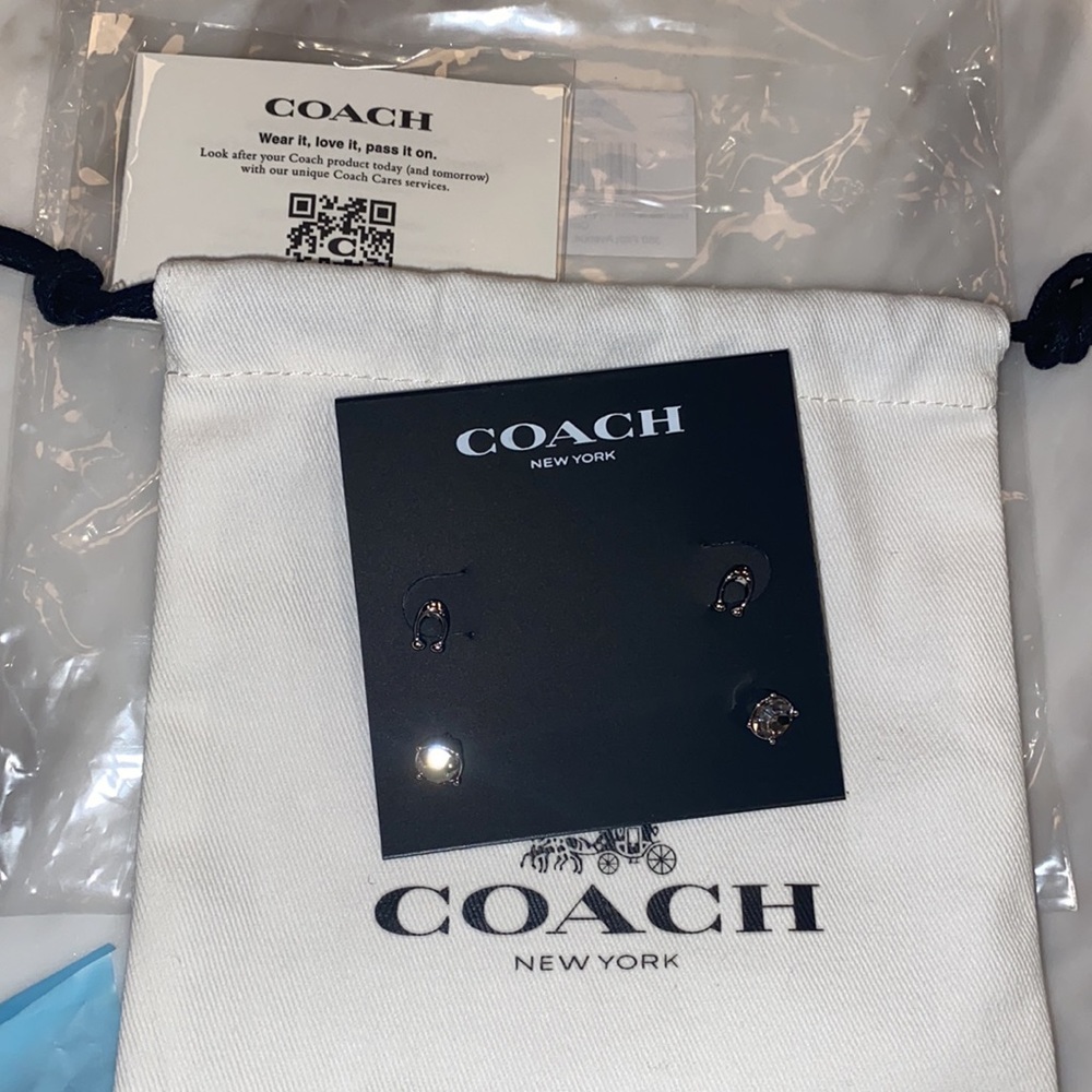 🛍️BLACK FRIDAY DEAL🛍️ BRAND NEW COACH WOMANS SIGNATURE C STUD SET